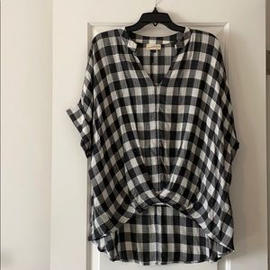 Universal Thread black and white top